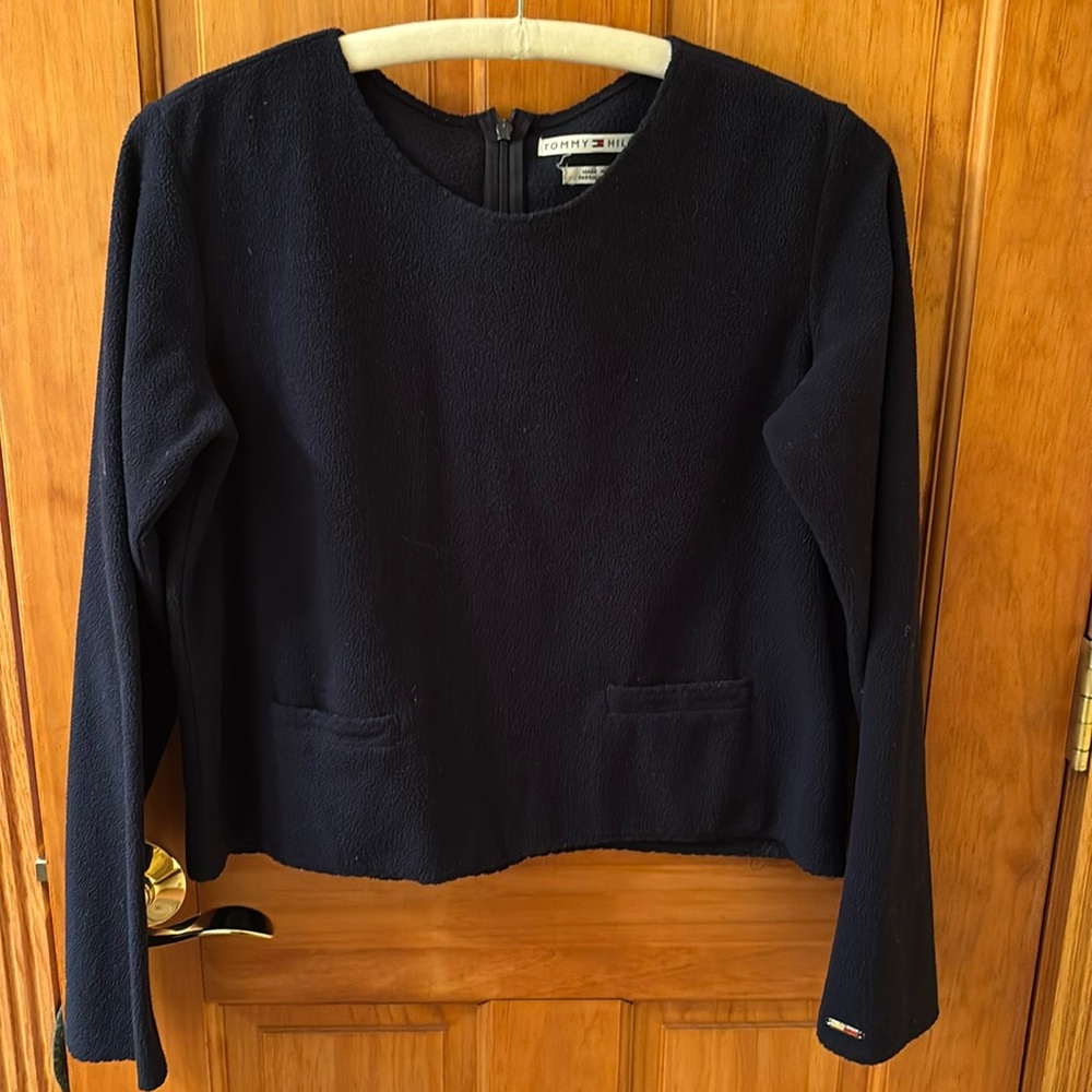 Tommy Hilfiger fleece top with pockets in front in size L.